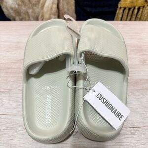 Cushionaire Slide Sandals in Light Green